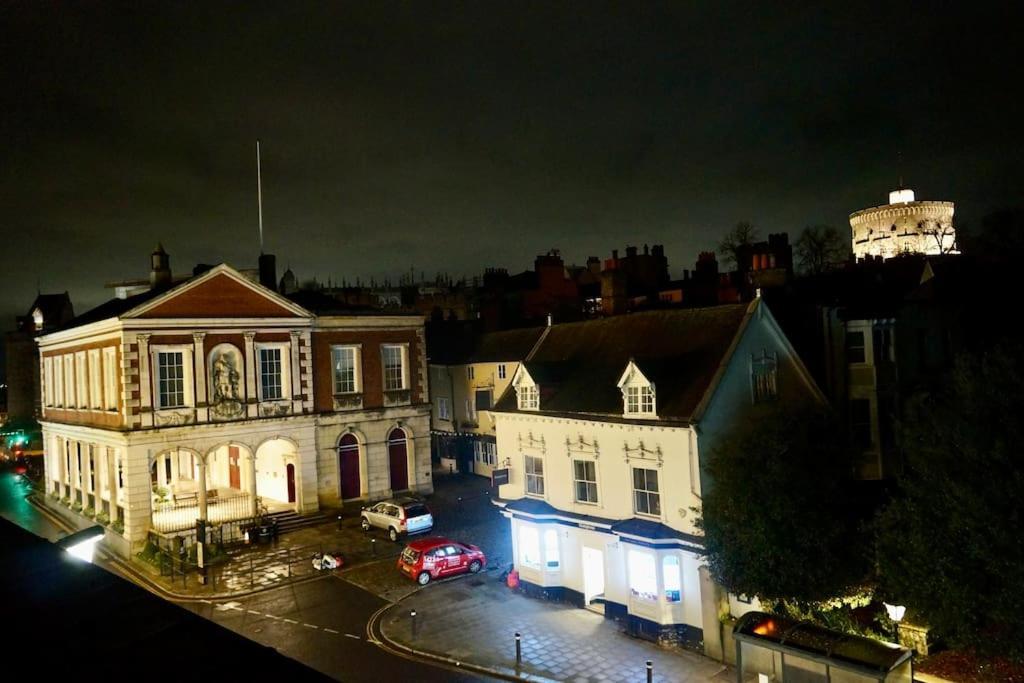 Epic Location, Views & Large Private Terrace Apartment Windsor Luaran gambar