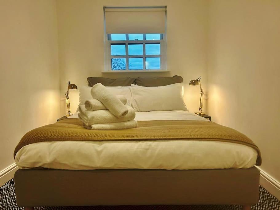 Epic Location, Views & Large Private Terrace Apartment Windsor Luaran gambar