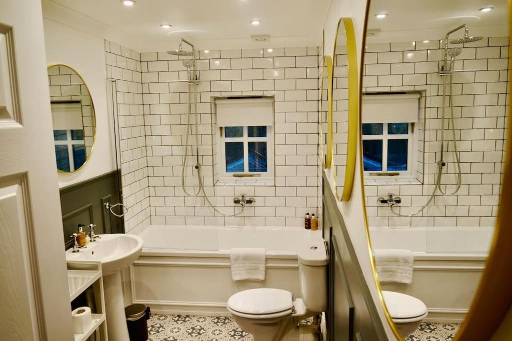 Epic Location, Views & Large Private Terrace Apartment Windsor Luaran gambar