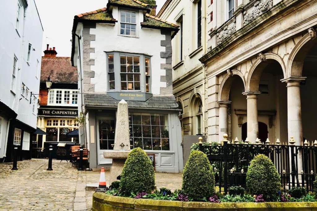 Epic Location, Views & Large Private Terrace Apartment Windsor Luaran gambar