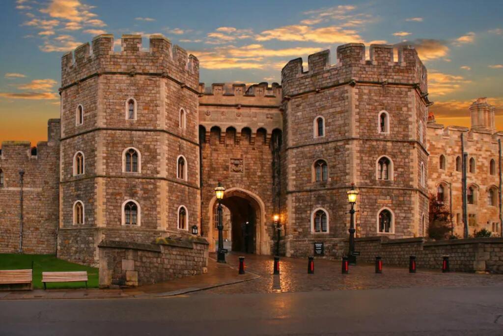 Epic Location, Views & Large Private Terrace Apartment Windsor Luaran gambar